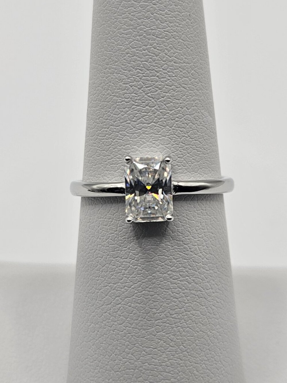 Radiant Cut Moissanite Solitaire Ring S925 Silver Size 5 1ct